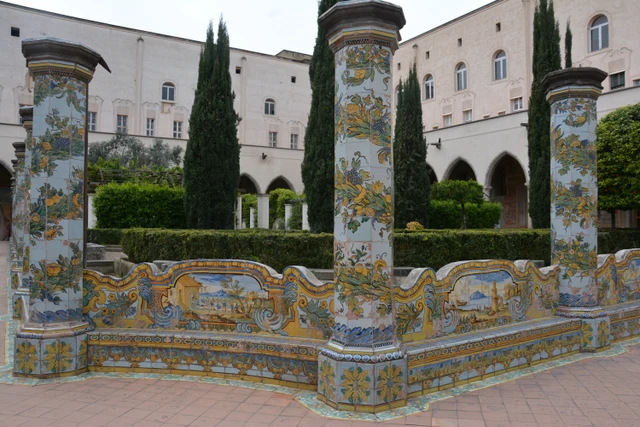 Il chiostro di Santa Chiara